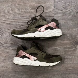 Nike Air Huarache Run Olive Canvas Rose Gold Suede Sneaker 2018 Women’s Size 9